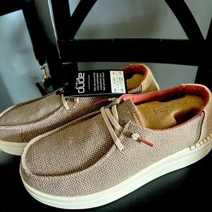 Women’s Hey Dudes size 9